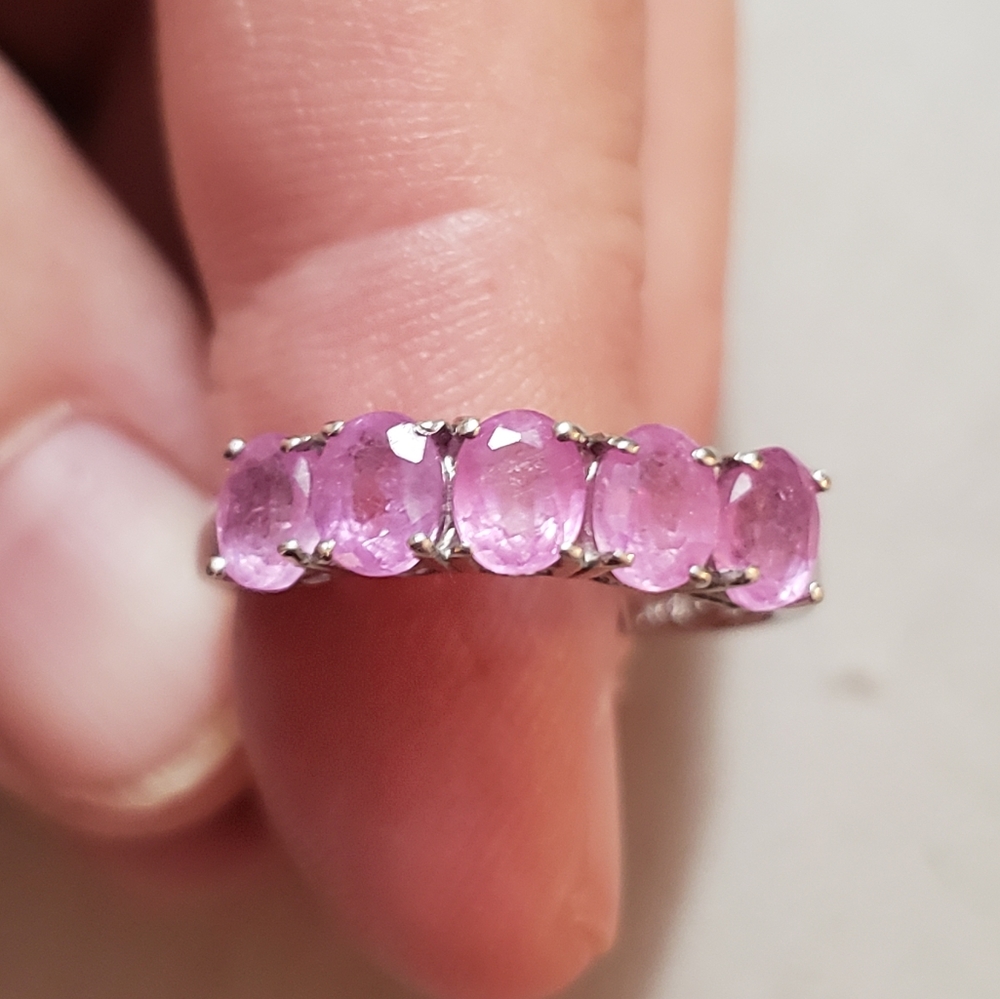 Pink sapphire band ring